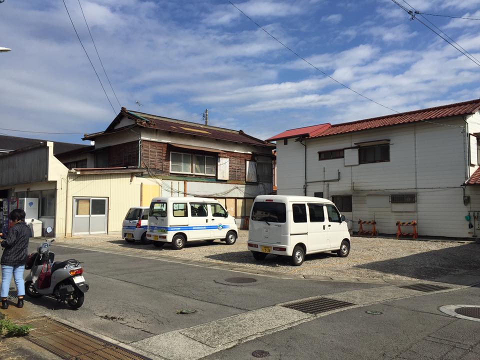 新駐車場外観